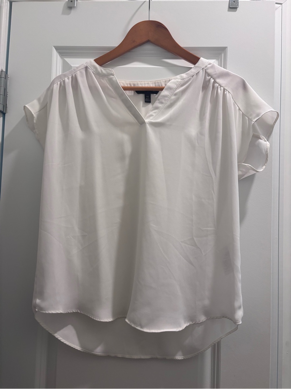 Banana Republic Cream V-Neck Flutter Sleeve Blouse
